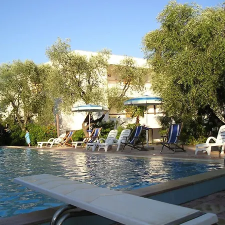 Gallo Con Piscina * فيستَ